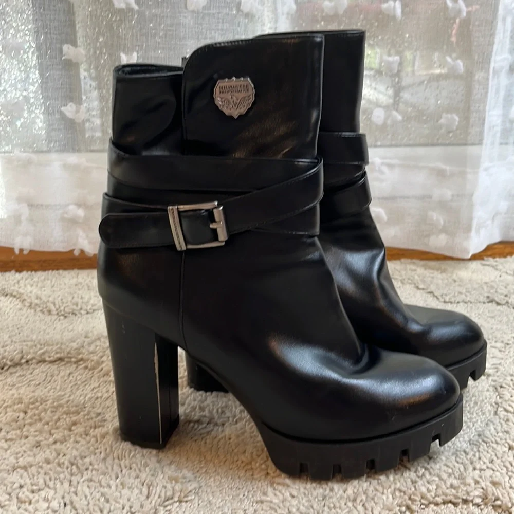 Milwaukee Performance Booties - Picture 1 of 6